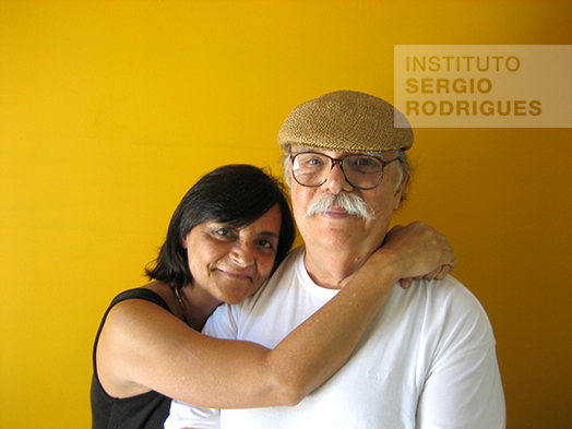 Verônica Rodrigues com seu pai Sergio Rodrigues, na década de 2000.