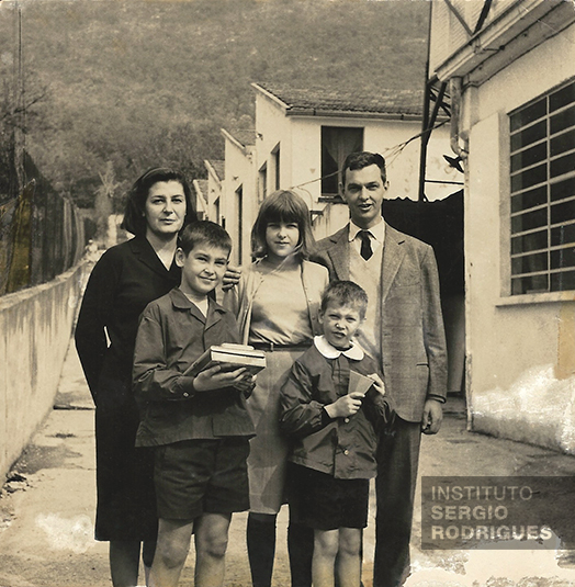 Da direita para a esquerda, Carlo Hauner, Franca Hauner e filhos, em Brescia, Itália na década de 1960.