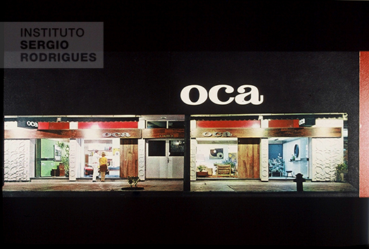 Fachada da loja Oca na rua Augusta, São Paulo, onde eram vendidos os móveis da linha de escritórios caracterizados pela sua modernidade, na década de 1960.