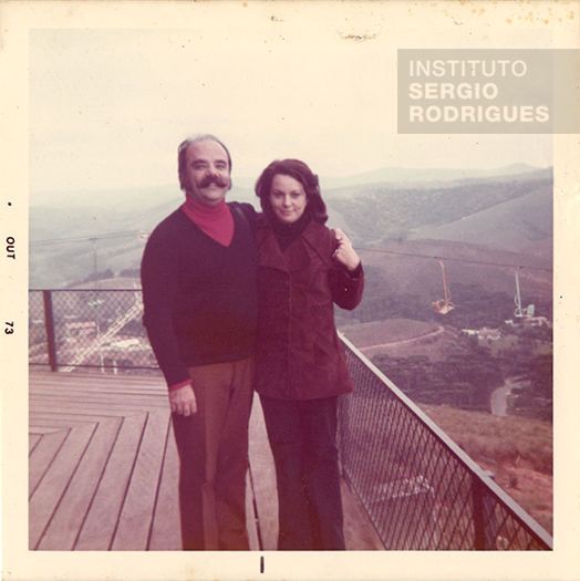 Sergio Rodrigues e sua esposa Vera Beatriz em viagem a Campos do Jordão, São Paulo, em Outubro de 1973.