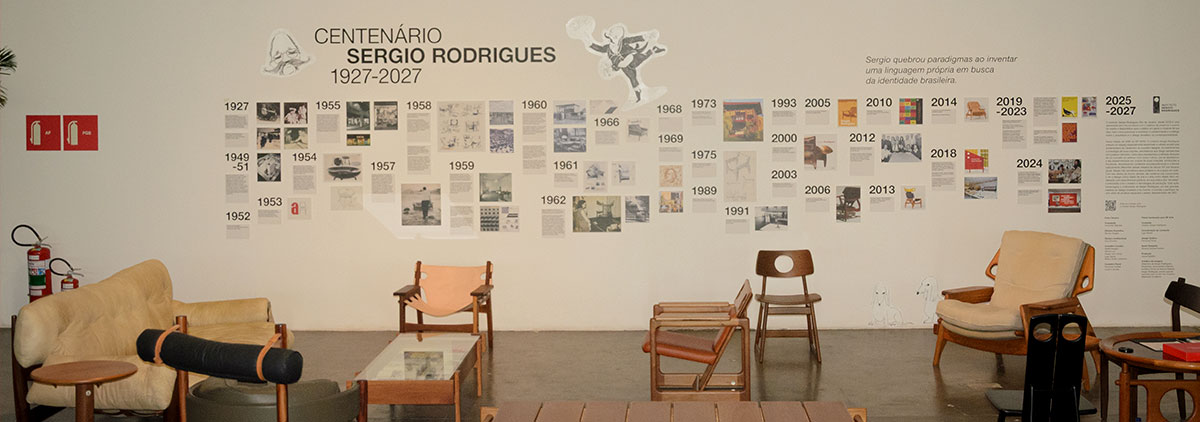 Nesta edição de 2025 da SP ARTE, O Instituto Sergio Rodrigues instaura um espaço desenhado e voltado ao percurso comemorativo do Centenário do arquiteto-designer. Imagem: Isabela Leles